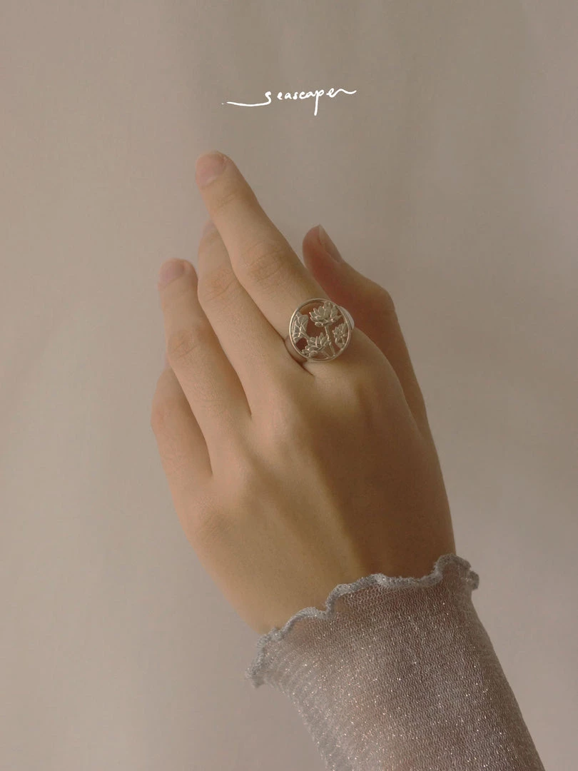 Gabi The Label 3 LOTUSES Signet Ring // GABI EXCLUSIVE