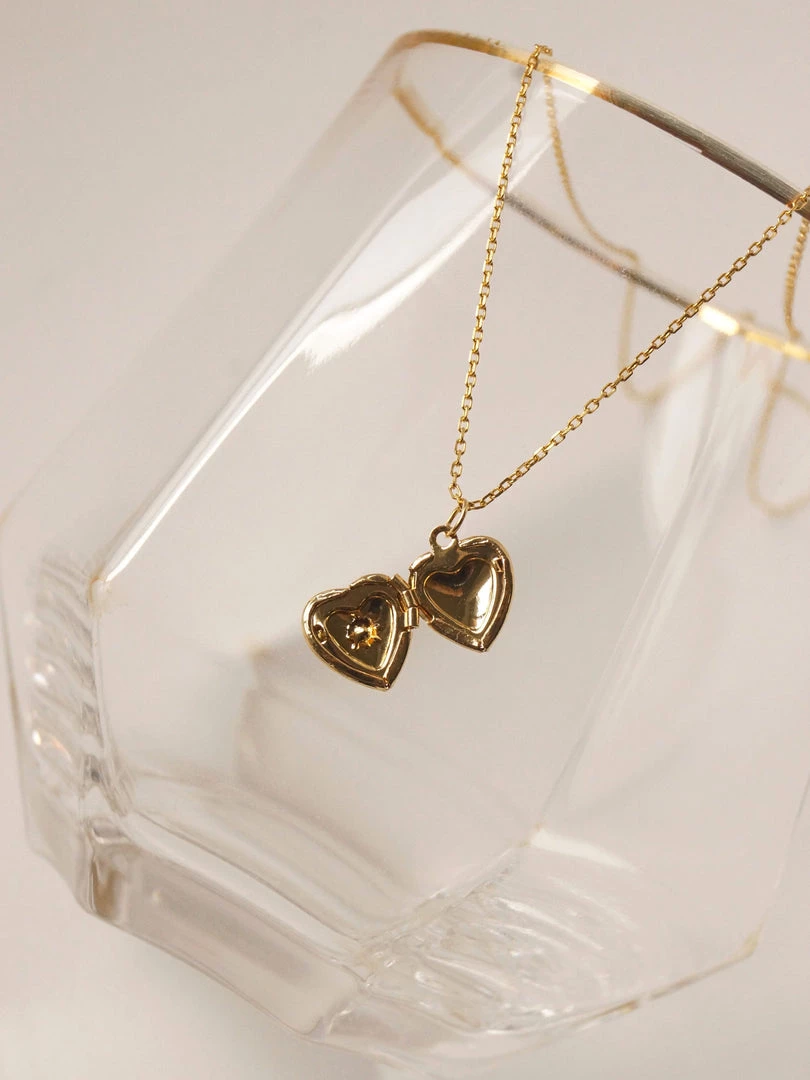 Gabi The Label CALLIE Locket Necklace *18K Gold-plated