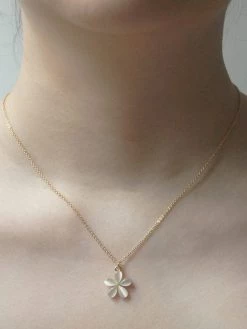 Gabi The Label Dainty Flower Necklace