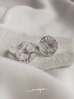 Gabi The Label 3 LOTUSES Signet Ring // GABI EXCLUSIVE