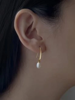 Gabi The Label Elegant Pearl Drop Earrings