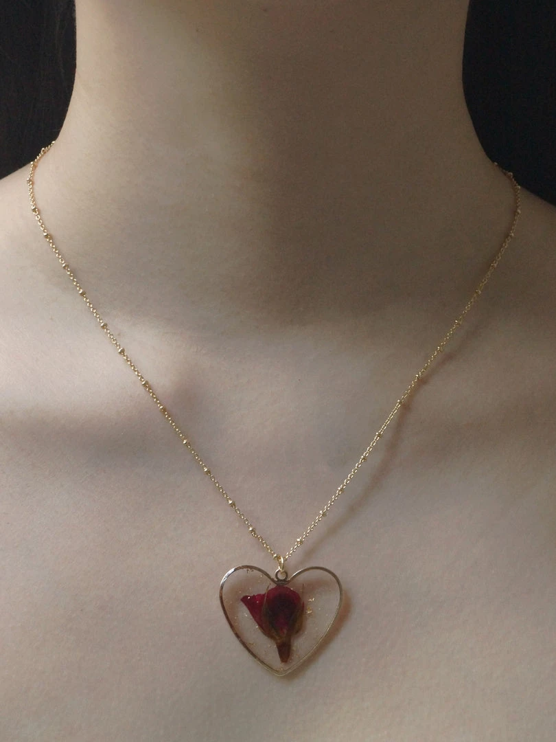 Gabi The Label INSPIRED BY NATURE Preserved Flower Necklace - Red