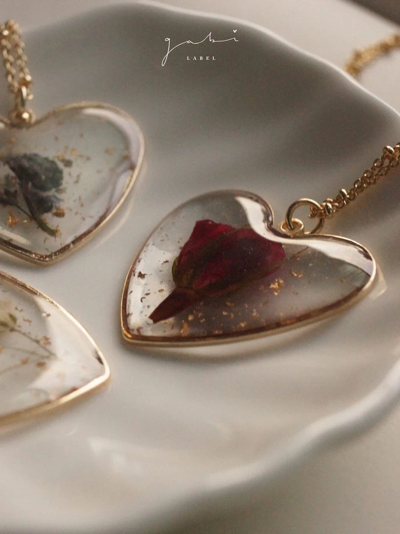 Gabi The Label INSPIRED BY NATURE Preserved Flower Necklace - Red